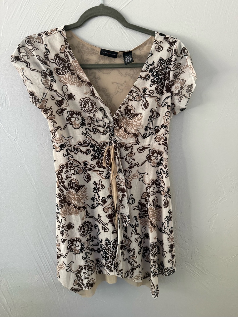 New York & Company Floral Faux Wrap Tie Front Top XS Beige Brown Stretch
